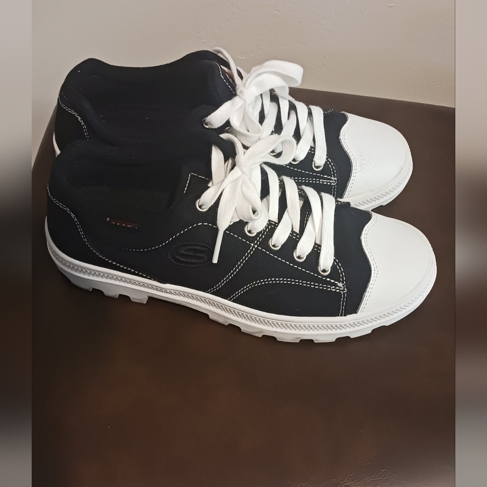 Skecher Women  Sneakers